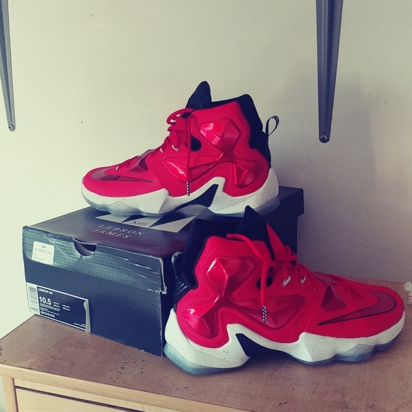 the new lebron james tennis shoes